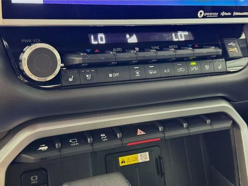 Used 2024 Toyota Tundra Platinum image 15