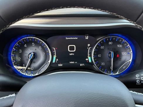Used 2026 Chrysler Pacifica Select FWD image 33