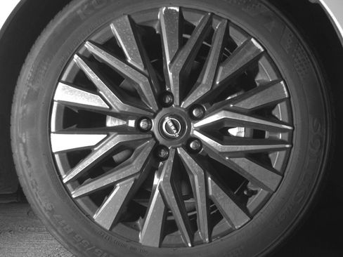 Used 2025 Nissan Altima 2.5 SV FWD image 13