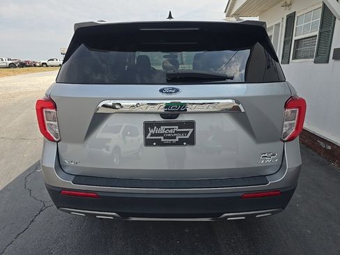Used 2023 Ford Explorer XLT w/ Equipment Group 202A image 7