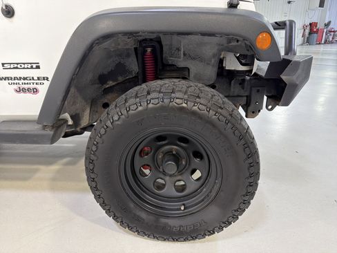 Used 2013 Jeep Wrangler Unlimited Sport image 13