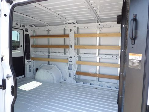 Used 2025 RAM ProMaster 2500 w/ U-Haul Equipment Group FWD image 28