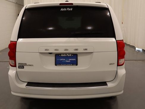 Used 2020 Dodge Grand Caravan SXT image 5