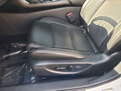 Used 2019 Nissan Maxima 3.5 SL w/ Floor Mat Group FWD image 12
