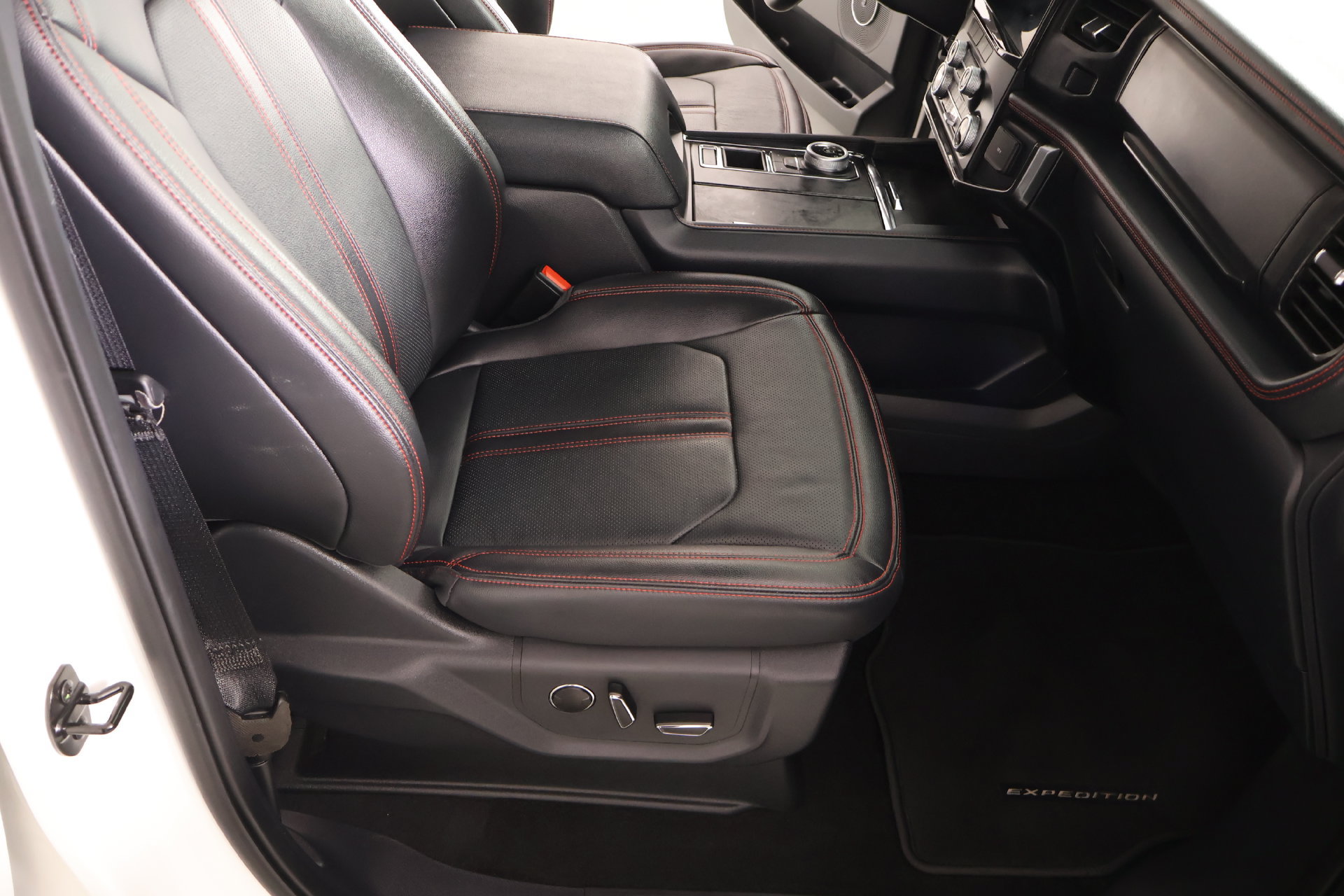 Used 2023 Ford Expedition Limited RWD image 15