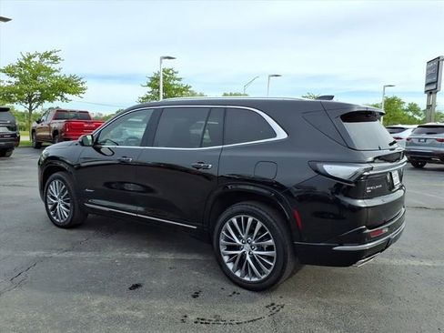 Used 2025 Buick Enclave Avenir AWD/4WD image 9