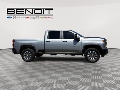 Used 2025 Chevrolet Silverado 2500 Custom w/ Custom Value Package image 4