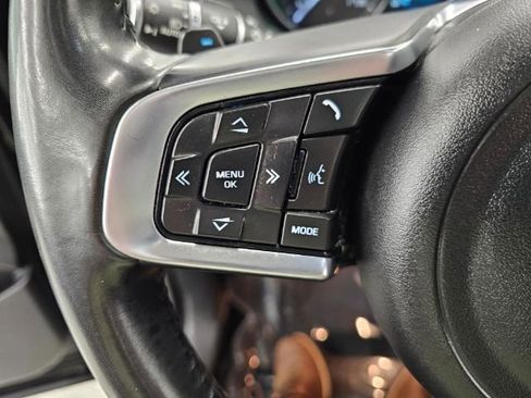 Used 2020 Jaguar E-PACE SE image 10