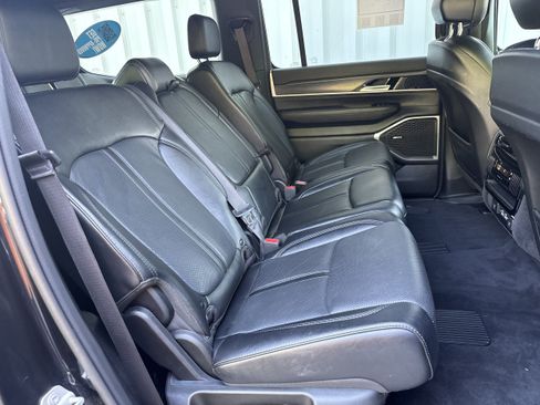 Used 2024 Jeep Wagoneer Series II w/ Flexible Seating Group AWD/4WD image 13