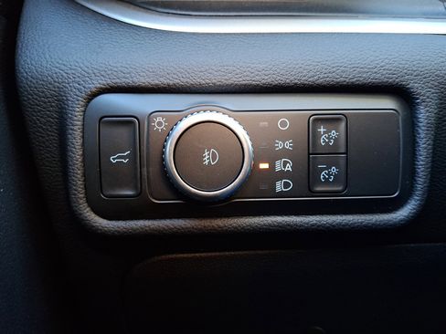 Certified 2022 Ford Explorer XLT w/ Equipment Group 202A image 27