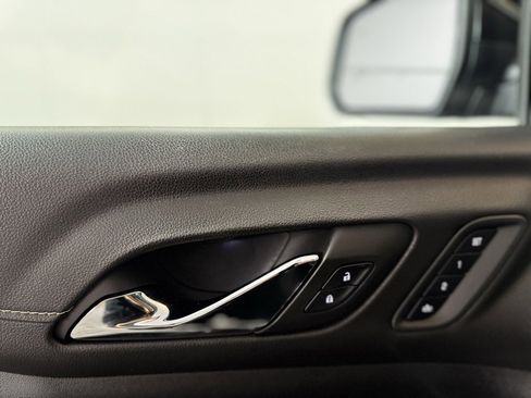 Used 2023 GMC Acadia SLT w/ Preferred Package image 24