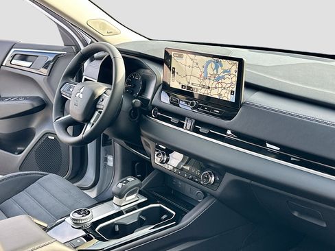 New 2025 Mitsubishi Outlander SE image 5