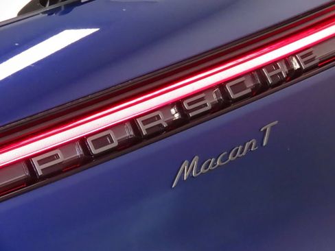 Certified 2024 Porsche Macan AWD/4WD image 12