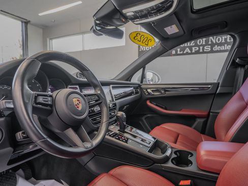 Used 2023 Porsche Macan AWD/4WD image 6