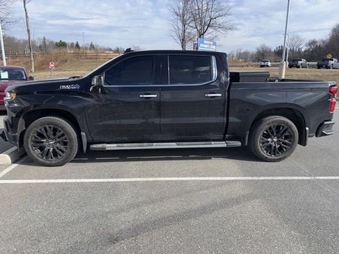 Used 2021 Chevrolet Silverado 1500 High Country w/ Technology Package image 2