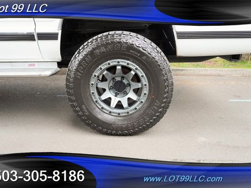 Used 1998 Chevrolet Suburban LT image 3