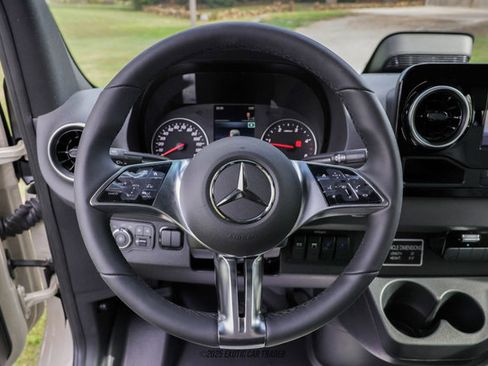Used 2025 Mercedes-Benz Sprinter 2500 image 45