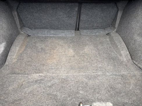 Used 2018 Dodge Challenger SXT image 8