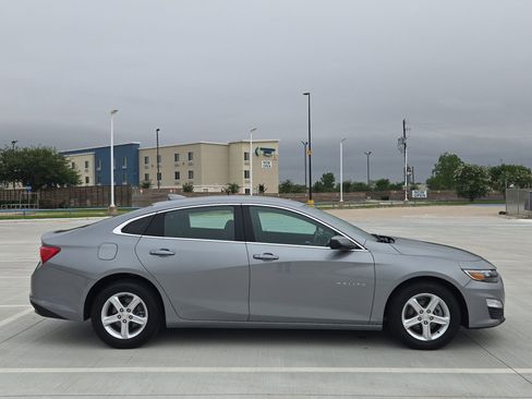 Used 2024 Chevrolet Malibu LT FWD image 2