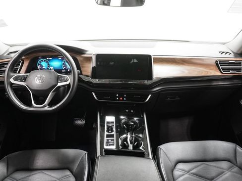 Used 2024 Volkswagen Atlas SE image 13