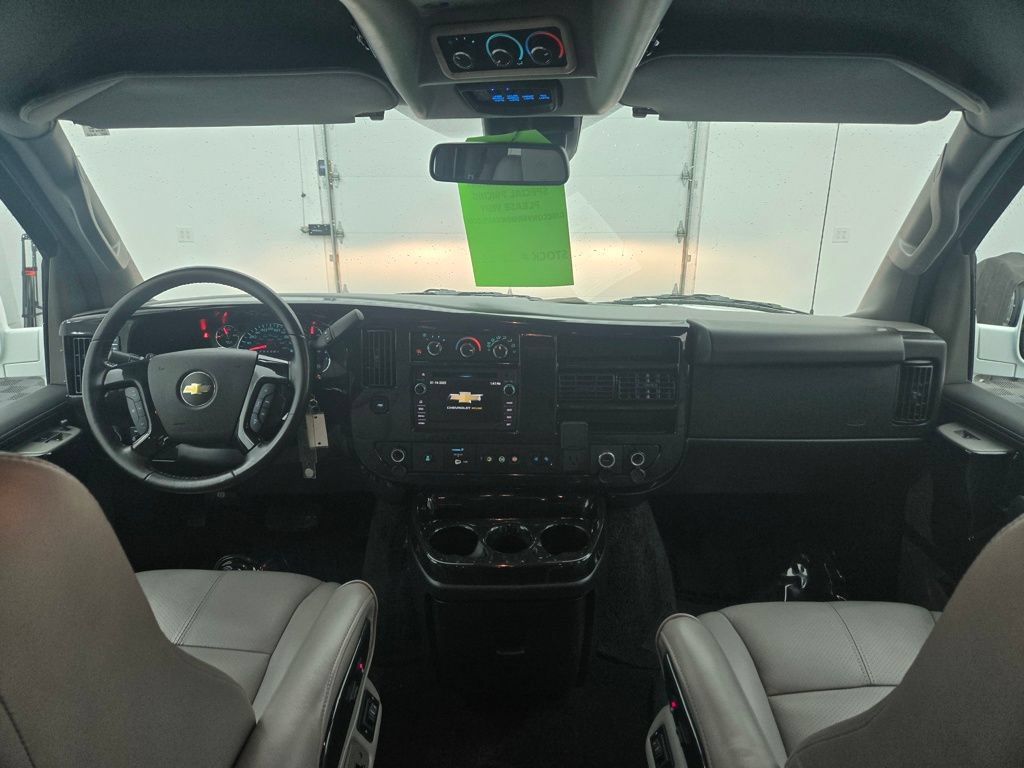 Used 2020 Chevrolet Express 2500 Extended RWD image 2