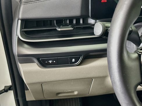 Used 2026 Kia Carnival FWD image 17