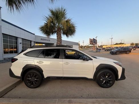 Used 2025 Subaru Outback Onyx Edition AWD/4WD image 21