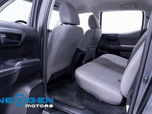 Used 2019 Toyota Tacoma SR image 34