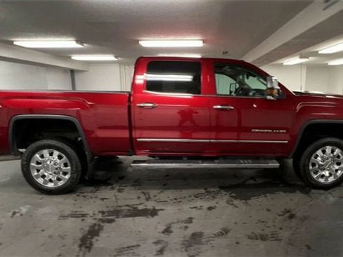 Certified 2019 GMC Sierra 2500 Denali w/ Duramax Plus Package image 9