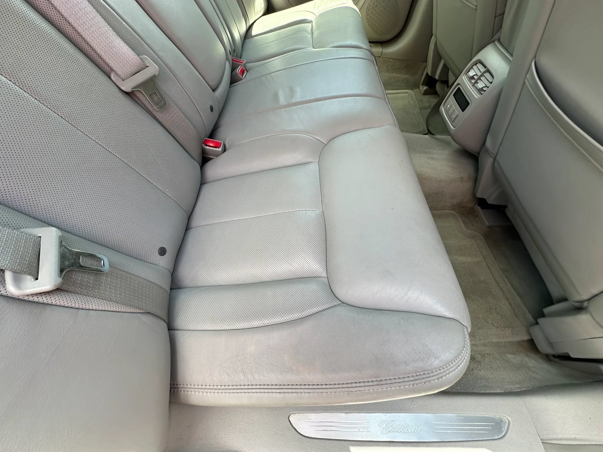 Used 2010 Cadillac DTS Luxury FWD image 26