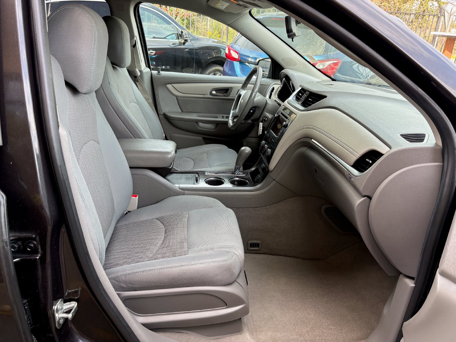 Used 2017 Chevrolet Traverse LT FWD image 26
