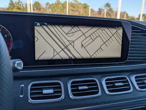 New 2026 Mercedes-Benz GLS 580 4MATIC image 10