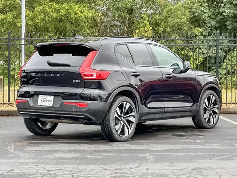 Used 2023 Volvo XC40 B5 Plus w/ Protection Package Premier AWD/4WD image 4
