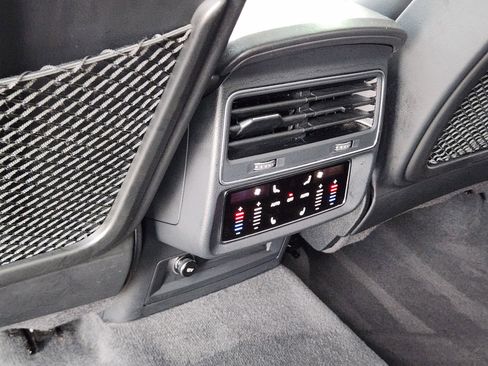 Used 2019 Audi Q8 Prestige w/ Luxury Package image 33