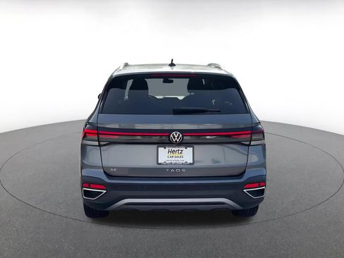 Used 2025 Volkswagen Taos SE FWD image 11