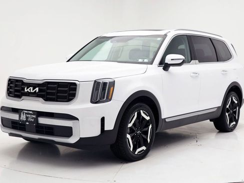Used 2025 Kia Telluride S image 2