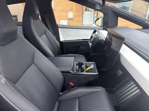 Used 2024 Tesla Cybertruck AWD Crew Cab image 28