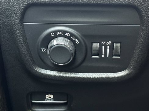 Used 2023 Jeep Grand Cherokee Altitude AWD/4WD image 34