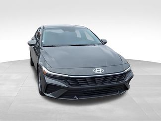 Used 2025 Hyundai Elantra SE FWD video 3