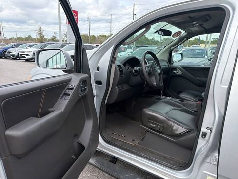 Used 2010 Nissan Frontier PRO-4X w/ Pro-4x Value Truck Pkg image 11