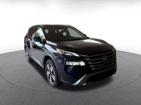Used 2026 Nissan Rogue SL FWD image 3