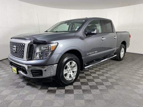 Used 2018 Nissan Titan SV w/ SV Convenience Package AWD/4WD image 3