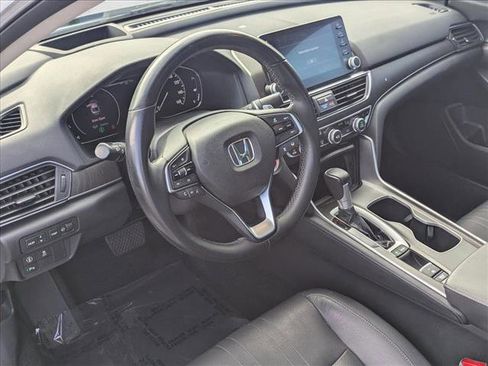 Used 2018 Honda Accord Touring image 10