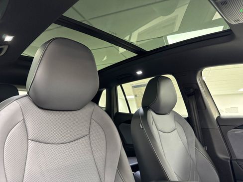 New 2026 Volkswagen Tiguan SE R-Line AWD/4WD image 16