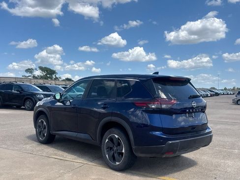 Certified 2025 Nissan Rogue SV AWD/4WD image 16