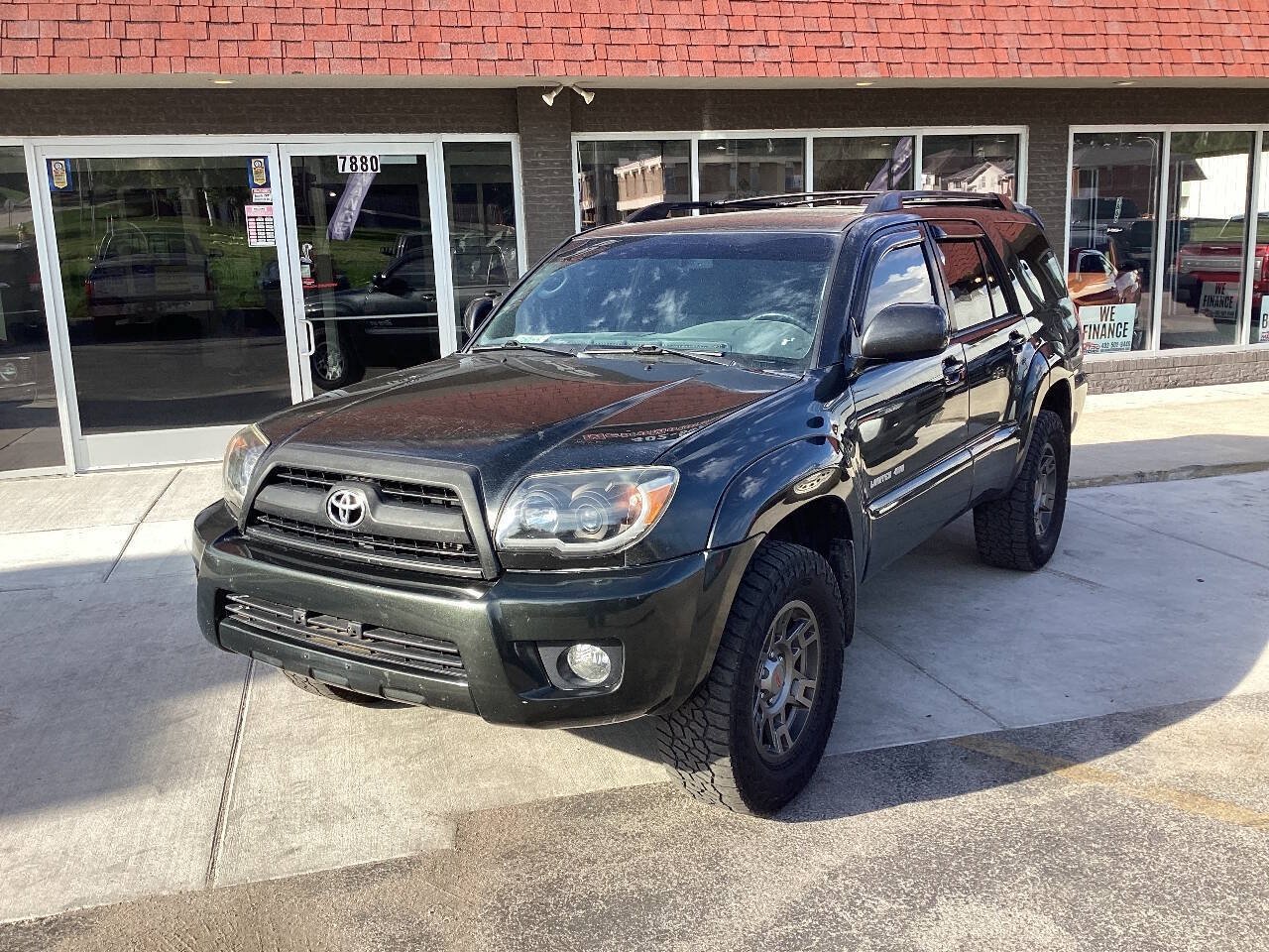 Used 2008 Toyota 4Runner Limited w/ Limited Extra Value Pkg 1 AWD/4WD image 2