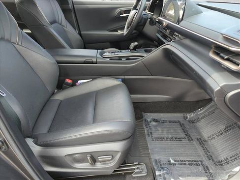 Certified 2023 Toyota Crown Limited image 21