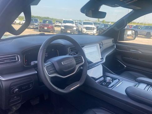 Used 2024 Jeep Wagoneer Series II AWD/4WD image 8