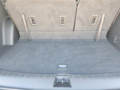 Used 2020 Chevrolet Traverse LT w/ LPO, Blackout Package image 32