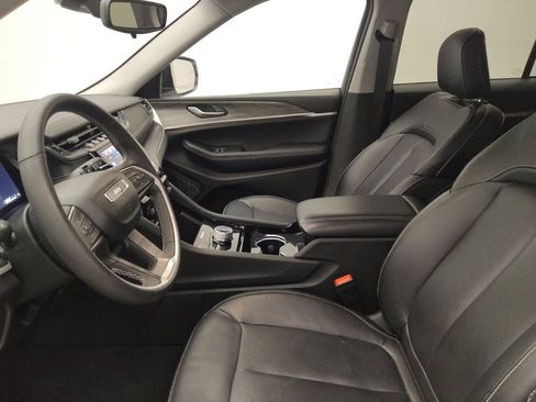 Used 2023 Jeep Grand Cherokee Limited AWD/4WD image 17